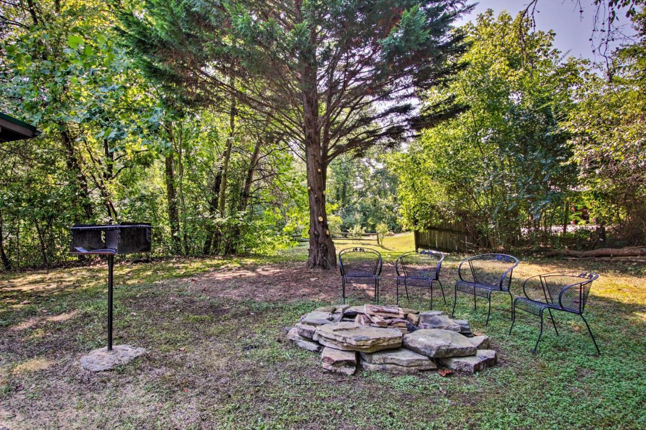 Charming Pigeon Forge Cabin With Private Hot Tub! セバービル エクステリア 写真